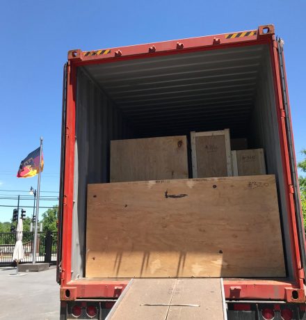 Loaded truck Hanseatic Movings - Loaded truck